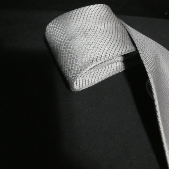 VAN HEUSEN | Satin Shield | Textured Silk Necktie - Picture 6 of 7